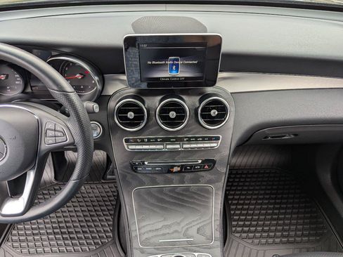 Used 2019 Mercedes-Benz GLC 300 4MATIC image 17