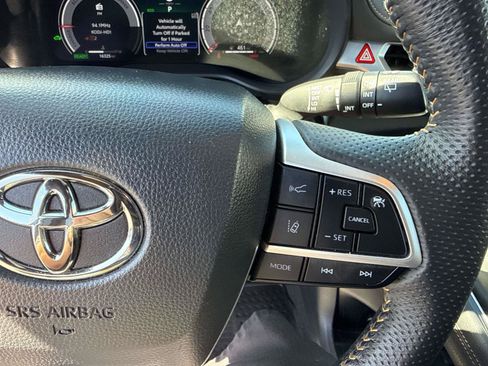 Used 2025 Toyota Sienna XLE Woodland Edition AWD/4WD image 23