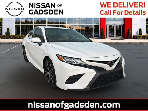 Used 2018 Toyota Camry SE FWD image 1