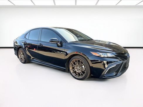 Used 2023 Toyota Camry SE FWD image 3