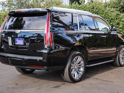 Used 2020 Cadillac Escalade Premium Luxury AWD/4WD image 6