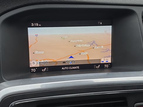 Used 2018 Volvo S60 T5 Dynamic w/ Vision Package image 20