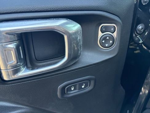 Used 2022 Jeep Gladiator Willys image 22