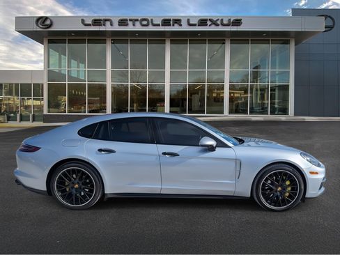 Used 2018 Porsche Panamera 4S image 2