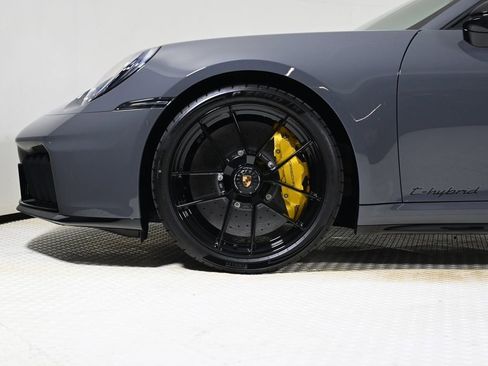 Used 2026 Porsche 911 Carrera GTS RWD image 34