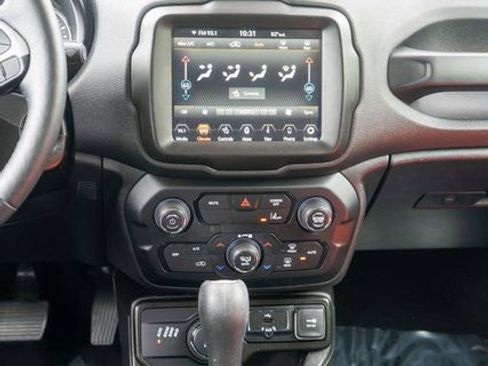 Used 2023 Jeep Renegade Latitude w/ Premium Group AWD/4WD image 16