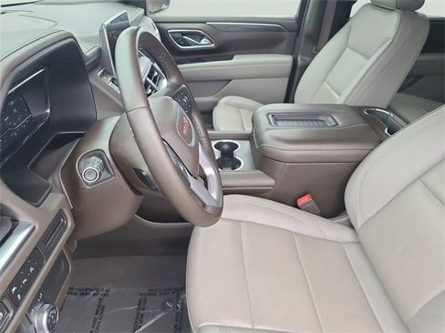 Used 2024 GMC Yukon SLT image 25