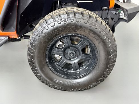 Used 2018 Jeep Wrangler Unlimited Sport S image 32