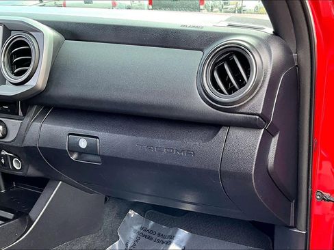 Certified 2016 Toyota Tacoma SR5 image 19