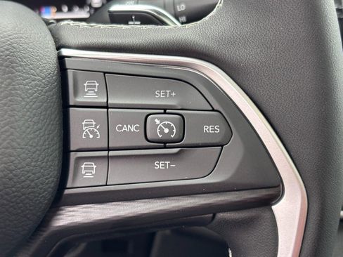 New 2025 Jeep Grand Cherokee L Altitude image 17