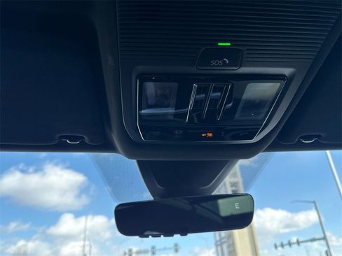 Used 2024 Volkswagen Atlas Cross Sport SEL R-Line image 31