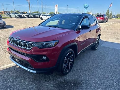 Used 2023 Jeep Compass Limited AWD/4WD image 4