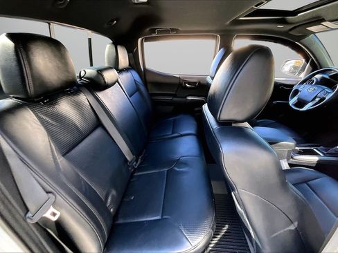 Used 2019 Toyota Tacoma Limited image 24