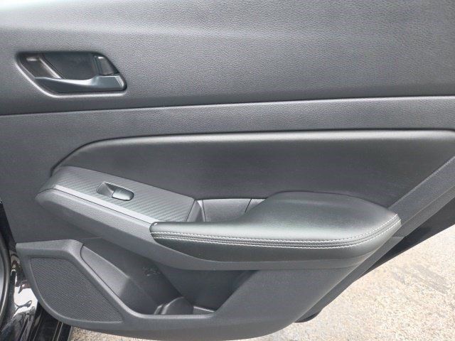 Used 2025 Nissan Altima 2.5 SV FWD image 38