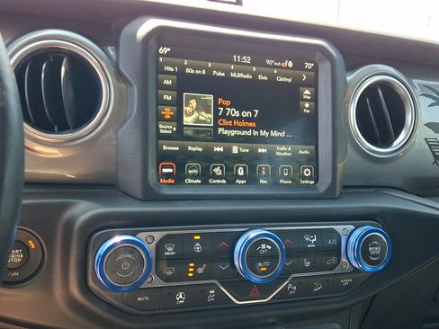 Used 2020 Jeep Wrangler Unlimited Sahara AWD/4WD image 27