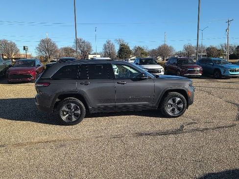 Used 2022 Jeep Grand Cherokee Limited 4xe image 17