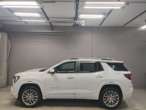 New 2027 GMC Terrain Denali w/ LPO, Floor Liner Package AWD/4WD image 16