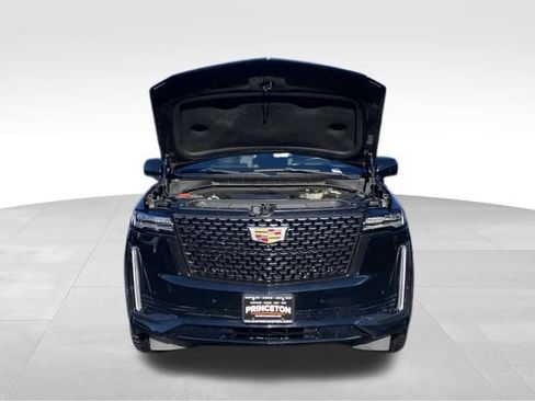 Used 2022 Cadillac Escalade Premium Luxury image 9