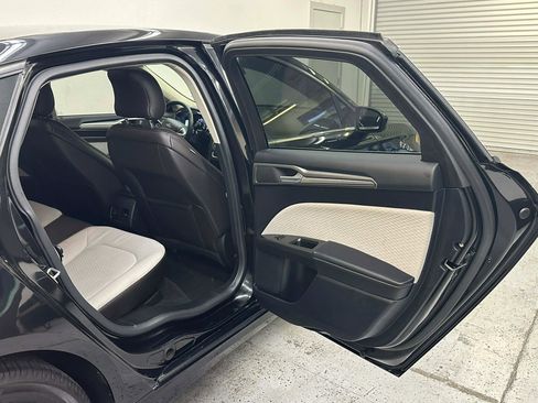 Used 2019 Ford Fusion SE w/ Equipment Group 151A image 43