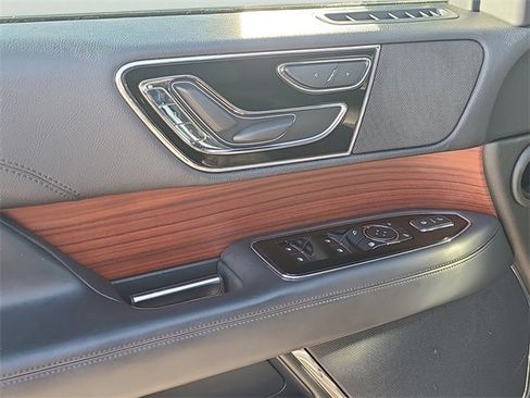 Used 2024 Lincoln Navigator Premiere image 22