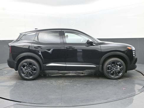 New 2025 Nissan Kicks SR image 8