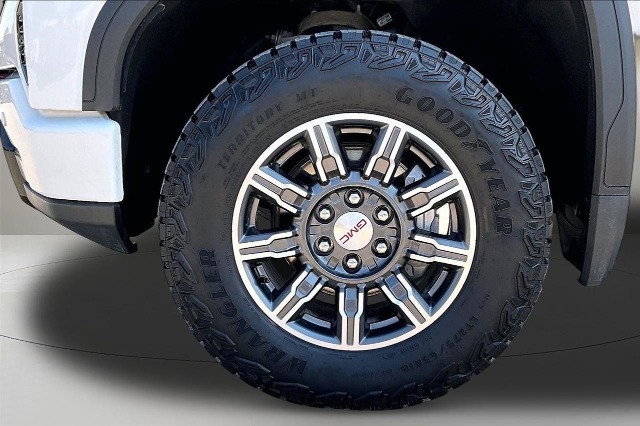 Used 2025 GMC Sierra 1500 AT4 AWD/4WD image 34