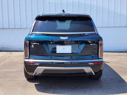 Used 2026 Cadillac Vistiq Luxury w/ LPO, Floor Liner Package AWD/4WD image 4