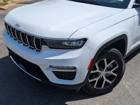 Used 2024 Jeep Grand Cherokee Limited w/ Luxury Tech Group II RWD image 13