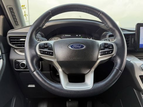 Used 2023 Ford Explorer XLT image 13
