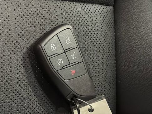 New 2026 Chevrolet Equinox LT w/ Convenience Package II AWD/4WD image 28