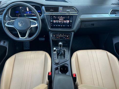 Certified 2022 Volkswagen Tiguan SE w/ Panoramic Sunroof Package image 14