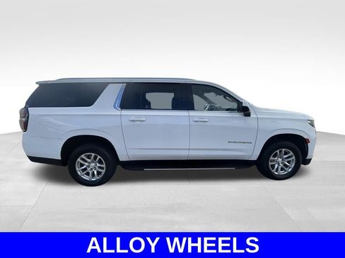 Used 2023 Chevrolet Suburban LT image 3