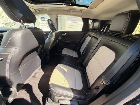 Used 2022 Ford Escape Titanium w/ Titanium Premium Package FWD image 18