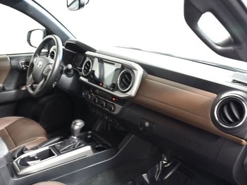 Used 2017 Toyota Tacoma Limited w/ Tow Package image 19