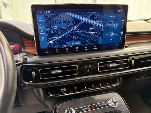 Used 2022 Lincoln Nautilus Reserve image 19