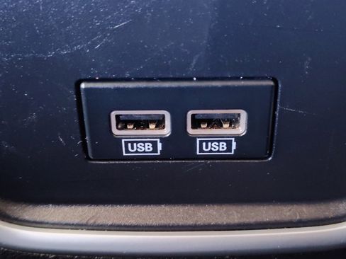 Used 2020 Chrysler 300 Touring image 28