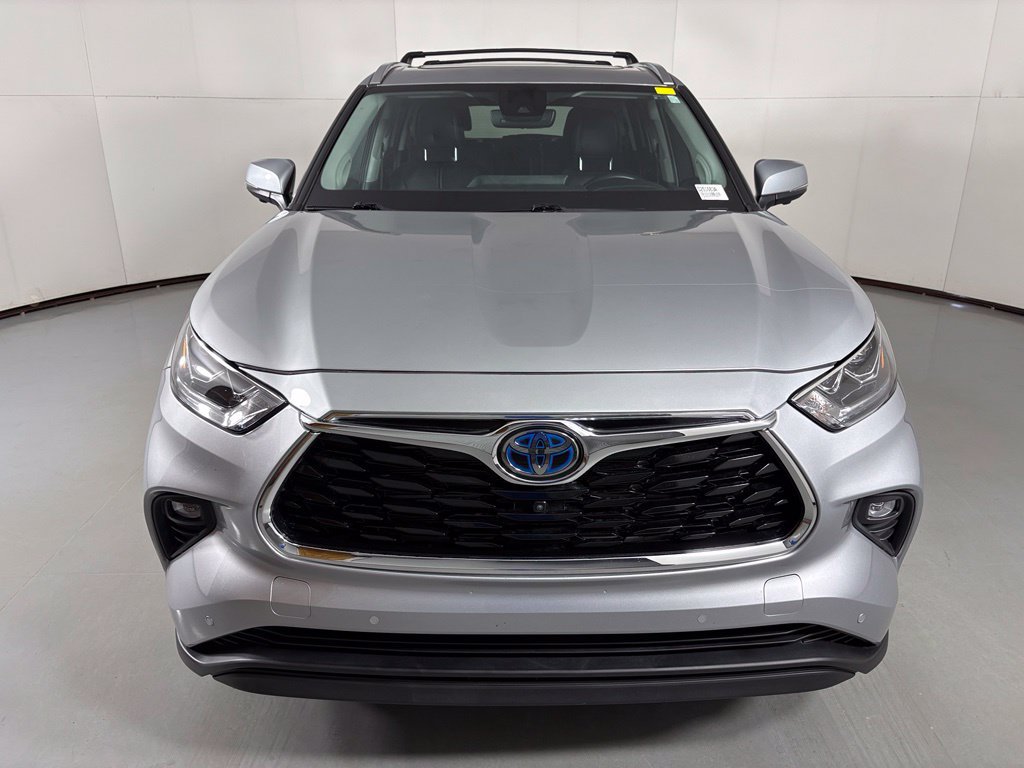 Used 2024 Toyota Highlander Limited AWD/4WD image 3