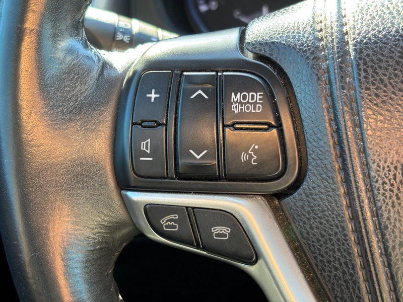 Used 2014 Toyota Highlander Limited Platinum AWD/4WD image 18