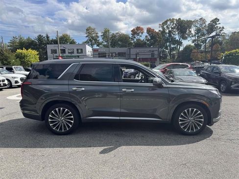 Used 2023 Hyundai Palisade Calligraphy image 8