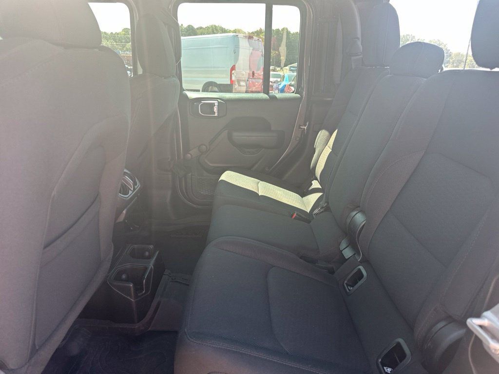 Used 2023 Jeep Gladiator Sport AWD/4WD image 22