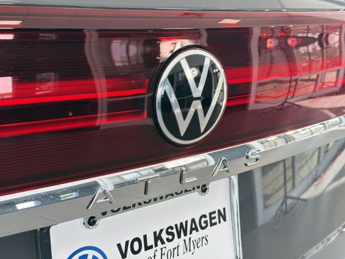 Used 2026 Volkswagen Atlas Cross Sport SE FWD image 34