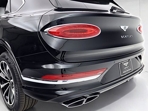 New 2025 Bentley Bentayga image 16
