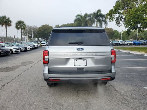 Used 2023 Ford Expedition XLT image 6