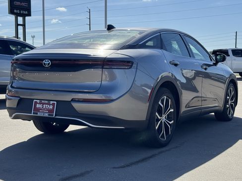 Used 2025 Toyota Crown image 8