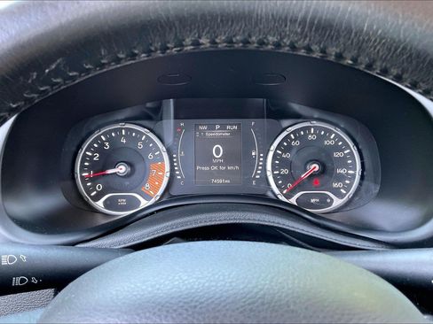 Used 2020 Jeep Renegade Altitude FWD image 18