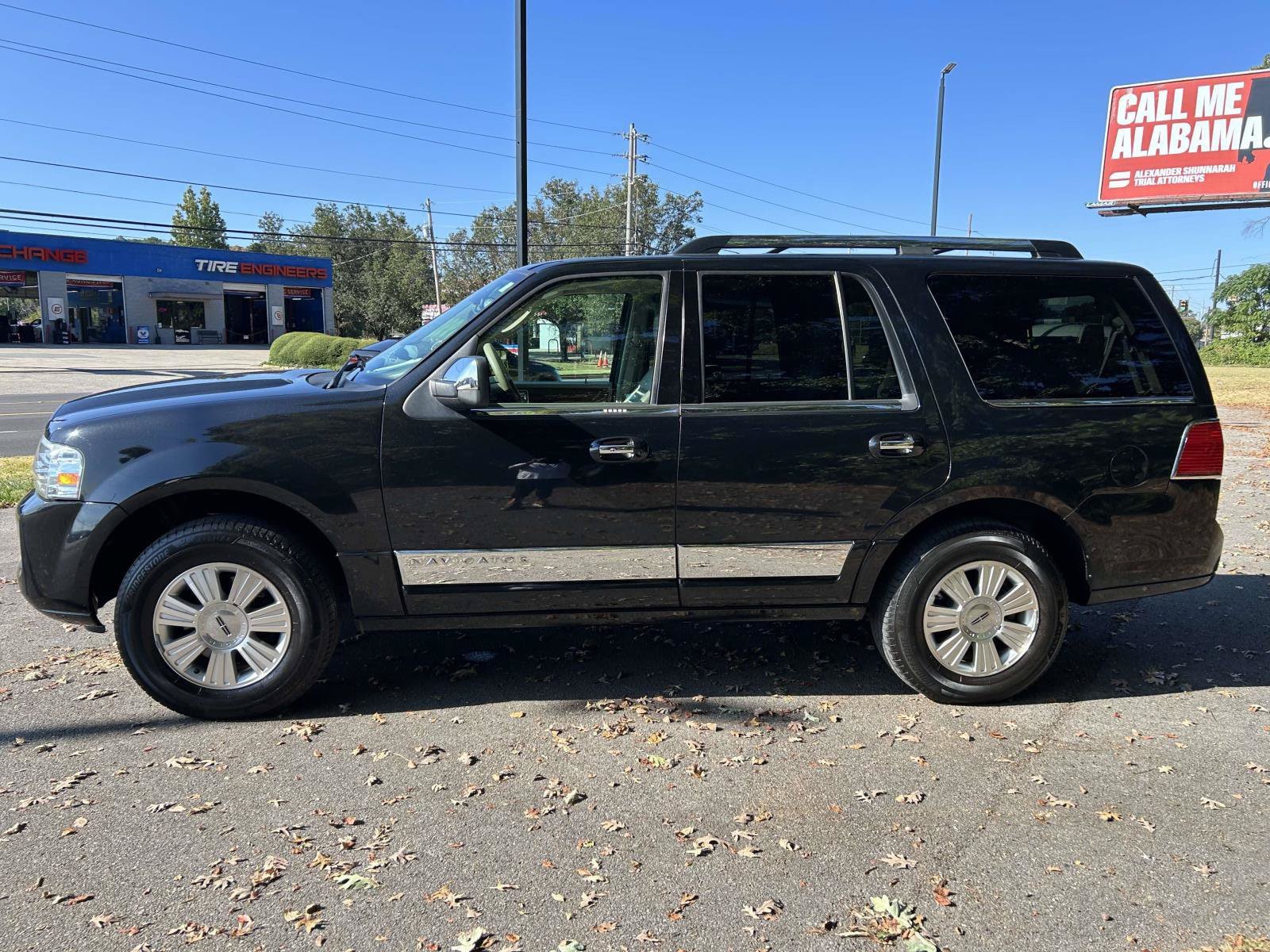 Used 2014 Lincoln Navigator 2WD image 8