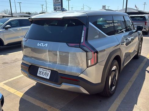 Used 2024 Kia EV9 Light Long Range image 8