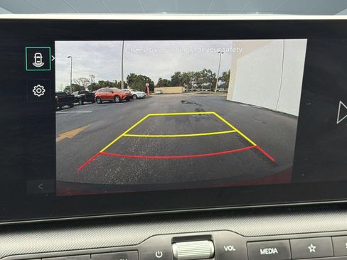 Used 2025 Kia K4 FWD image 18