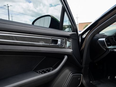 Used 2023 Porsche Panamera 4 Platinum Edition AWD/4WD image 21