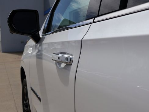 New 2025 Chevrolet Suburban Premier image 11